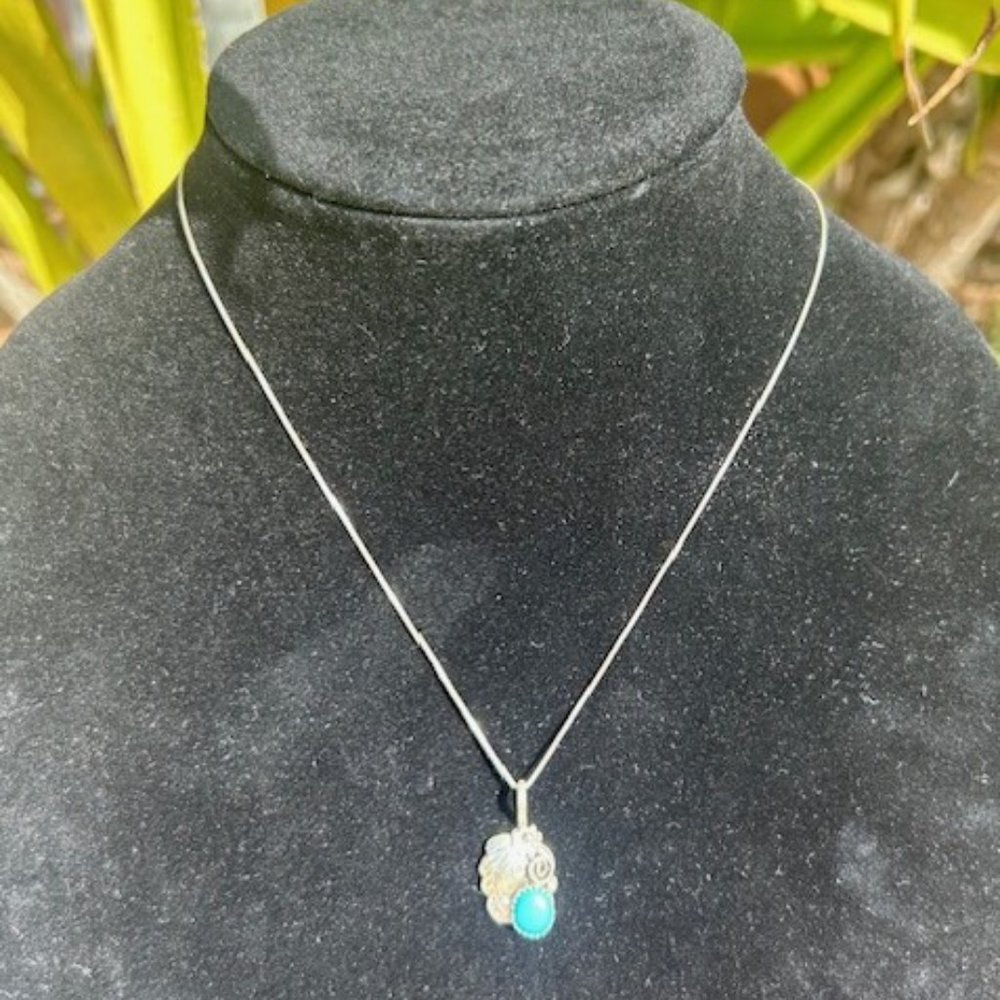925 Sterling Silver Etched Leaf Blue Stone Pendant NECKLACE - Picture 6 of 8
